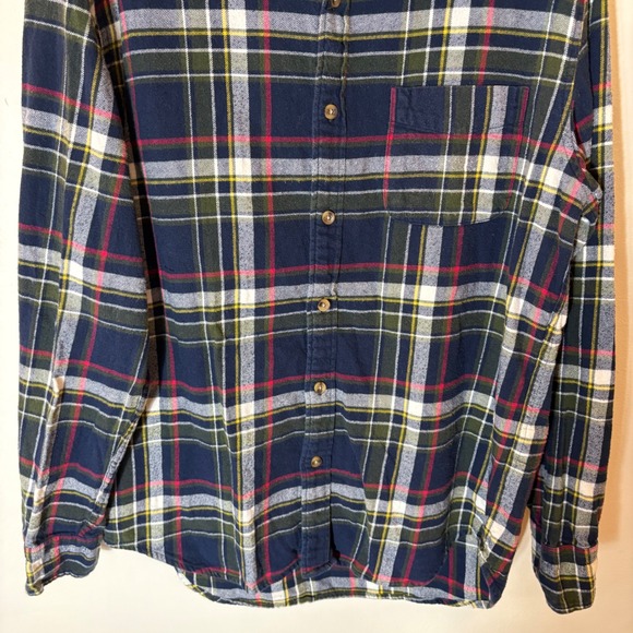 J. Crew Classic 100% Cotton Flannel Plaid Long Sleeve Button Down Size Medium - Picture 3 of 8